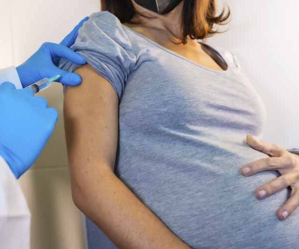 Se aplica en Quilmes de forma gratuita la nueva vacuna obligatoria para personas embarazadas