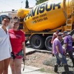 Mayra recorrió reparaciones de pavimentos que se hicieron en el barrio “El Dorado” de Quilmes Oeste