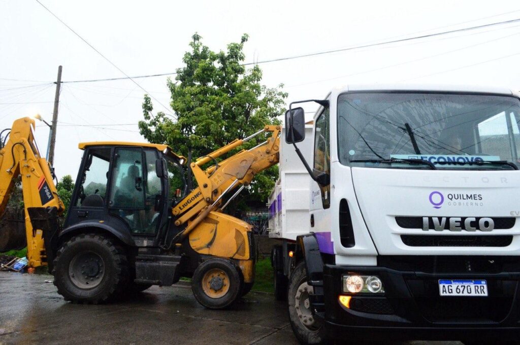 El Municipio de Quilmes intensificó los trabajos diarios de limpieza de los arroyos y desobstrucción de sumideros debido a las fuertes lluvias