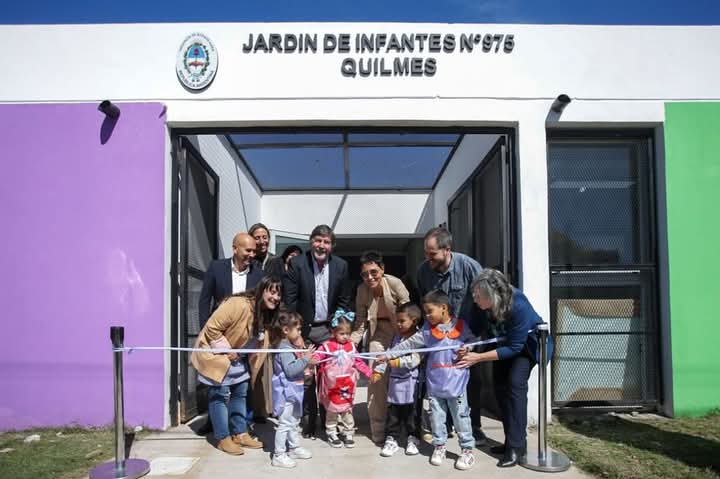 Mayra inauguró el Jardín de Infantes Nº 975 del barrio Santa Lucía-La Paz de Quilmes Oeste finalizado con fondos municipales
