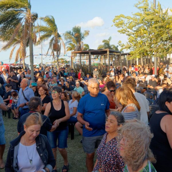 Cientos de vecinos y vecinas ya disfrutan del Ciclo de Verano 2026