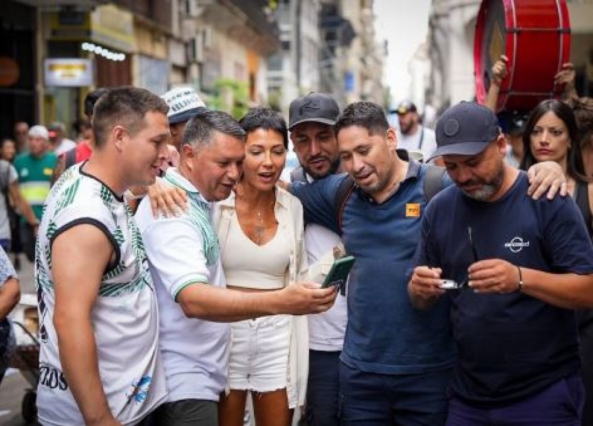 Mayra Mendoza: «Con esta ley queda habilitado trabajar más y cobrar menos”