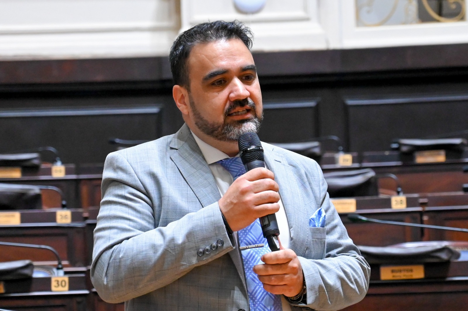 El diputado Luayza rechazó la regulación de los vapeadores: “El Estado debe cuidar la salud de los ciudadanos, no inventar negocios”