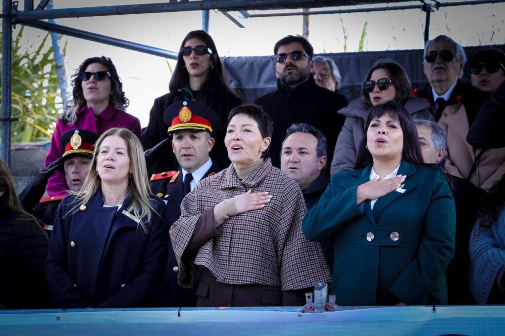 Mayra y Eva Mieri estuvieron presentes en el 66° Aniversario de Bernal